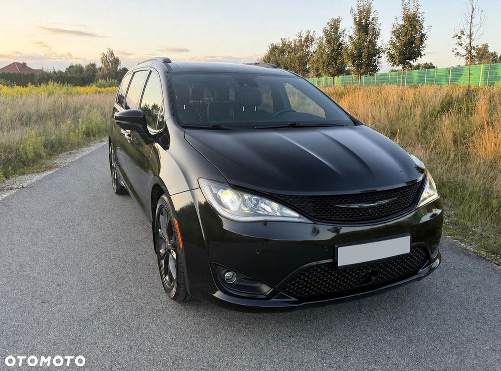 Chrysler Pacifica - 3