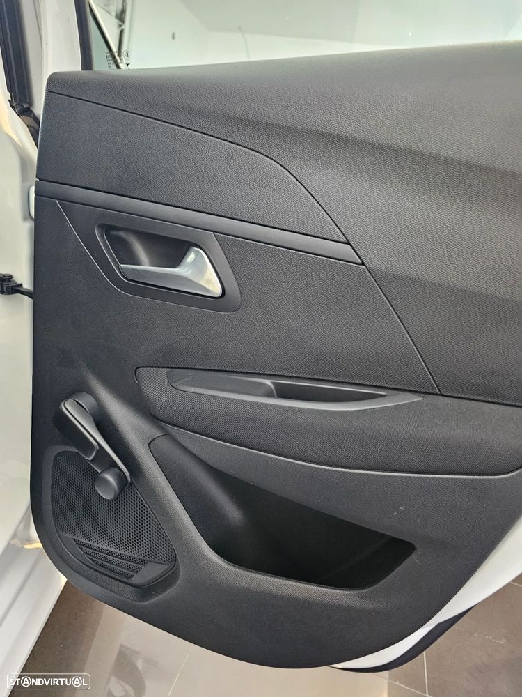 Peugeot e-208 Active - 15