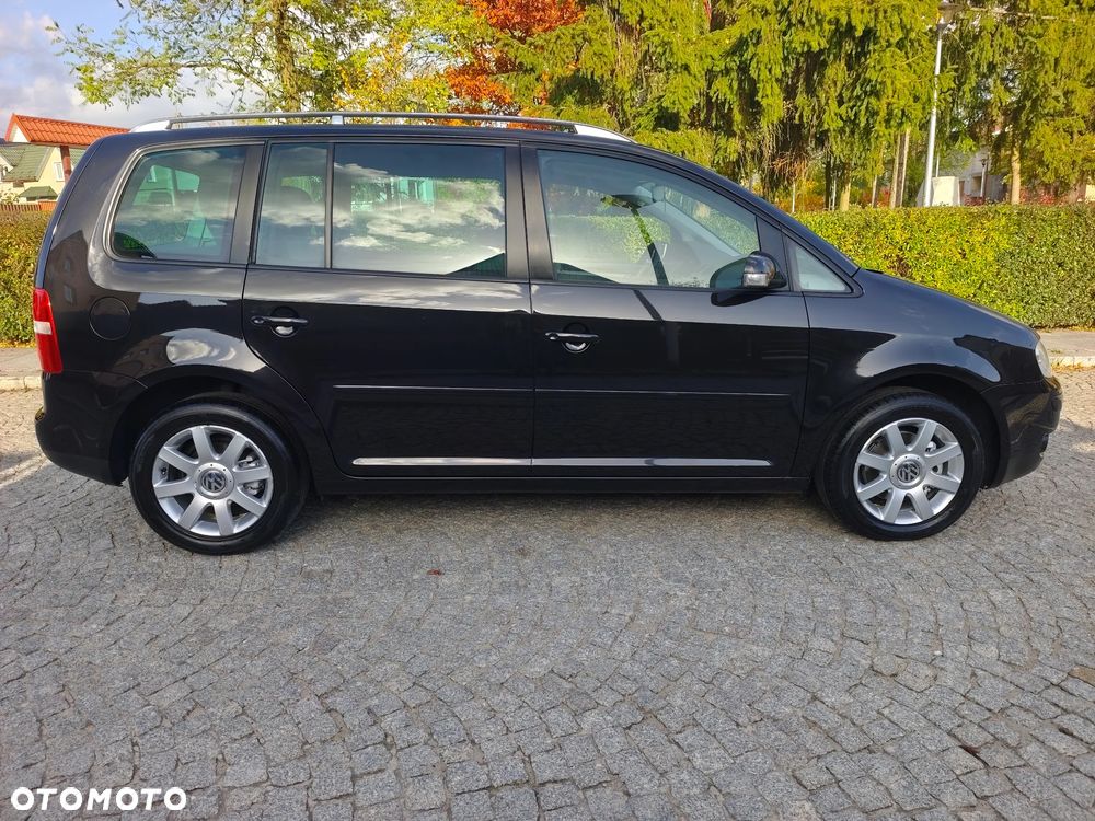 Volkswagen Touran 2003 photo 2