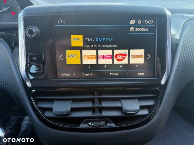 Peugeot 2008 1.2 Pure Tech Style S&S - 16