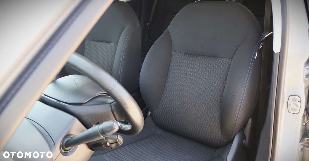 Peugeot 208 - 15