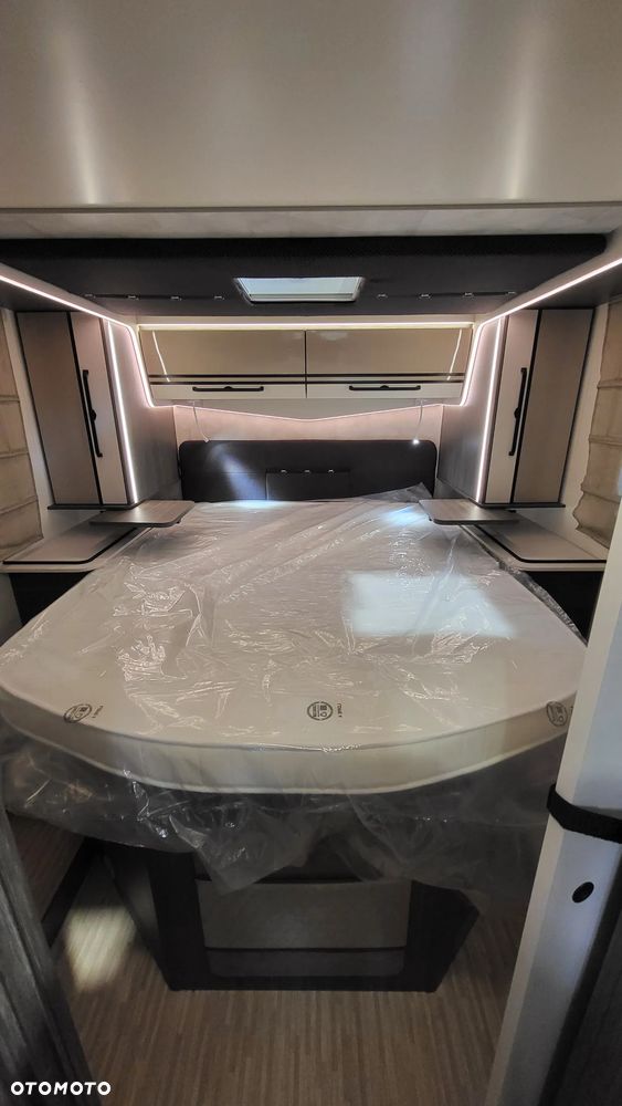 McLOUIS Nevis 879 - 5 osobowy - 28