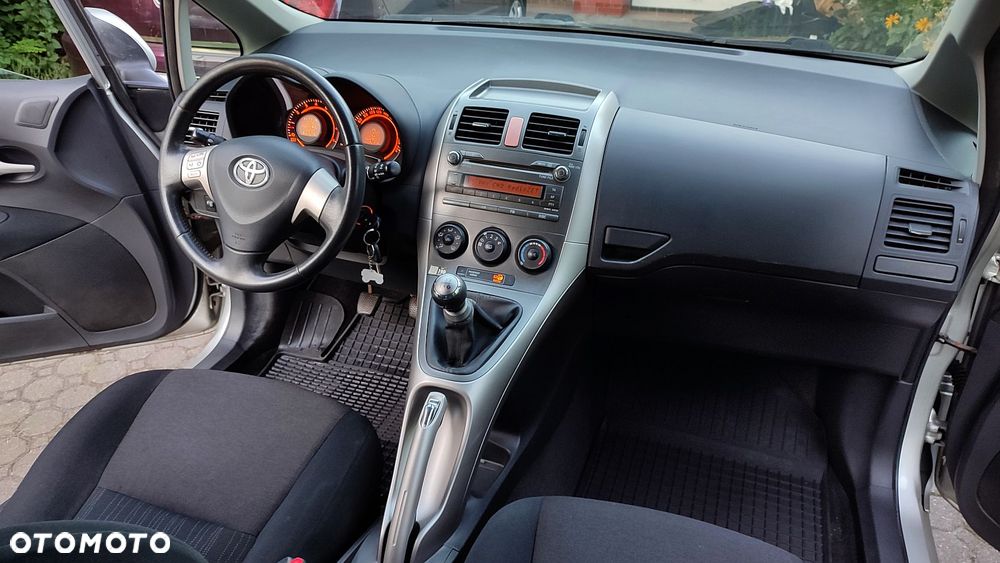 Toyota Auris 1.4 VVT-i Sol - 2
