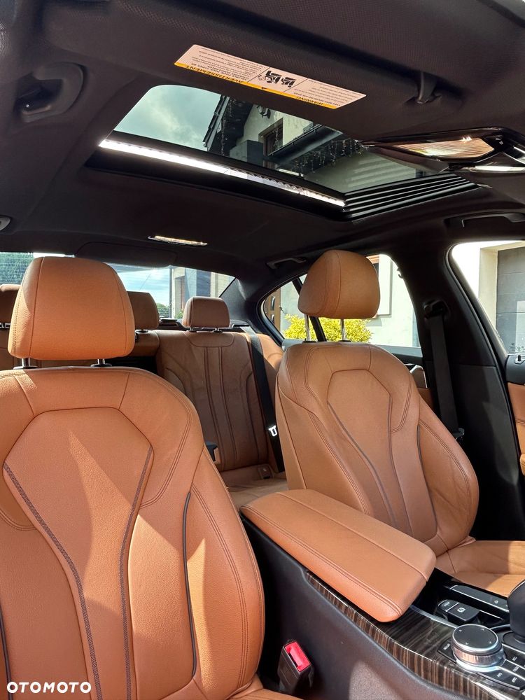 BMW Seria 5 540i xDrive Luxury Line sport - 36