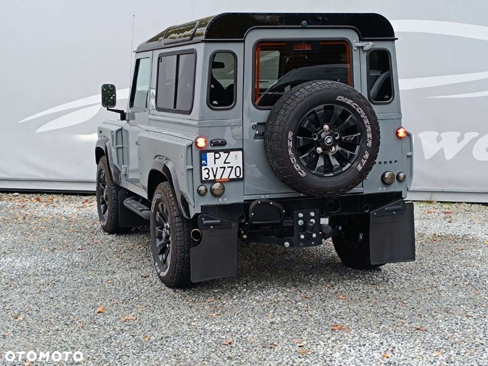 Land Rover Defender - 22