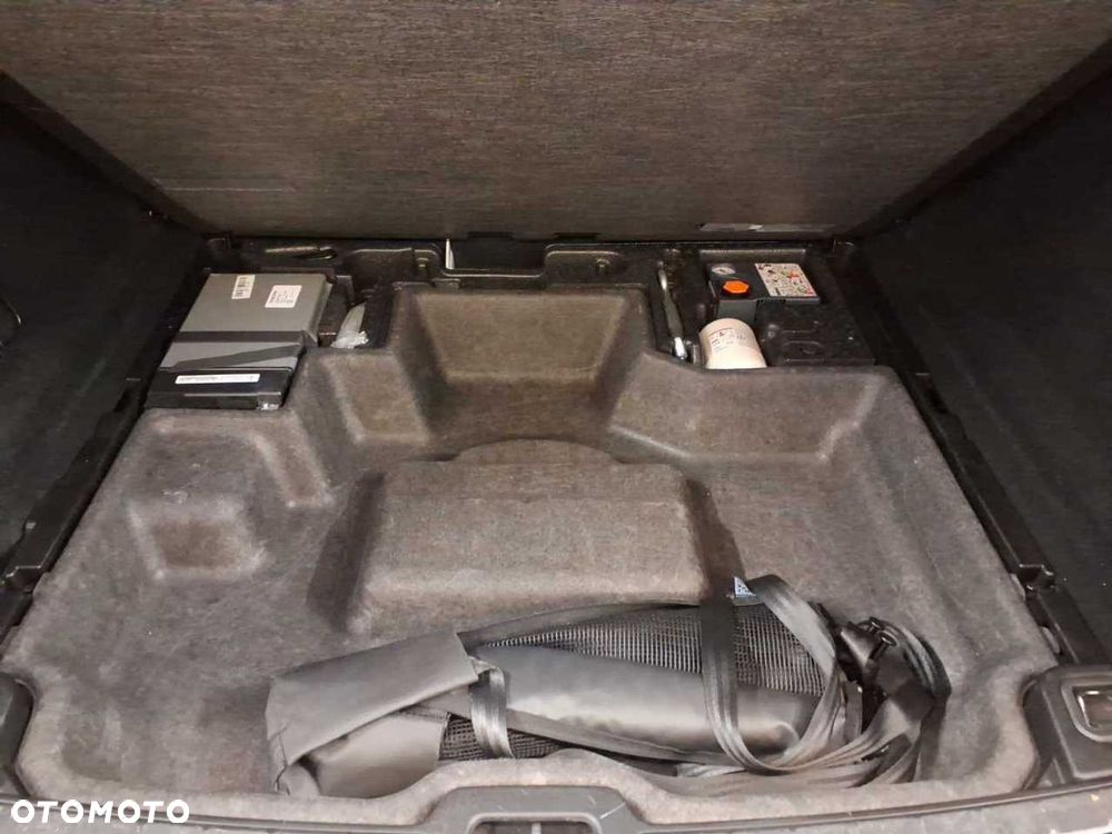 Volvo XC 60 B5 D AWD Ultimate Dark - 26