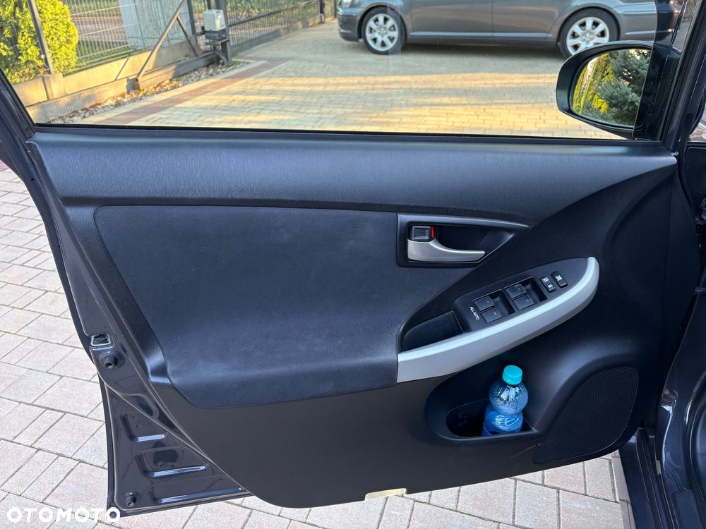 Toyota Prius (Hybrid) - 15