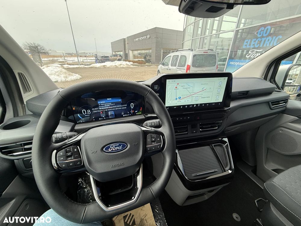 Ford Tourneo Custom - 12