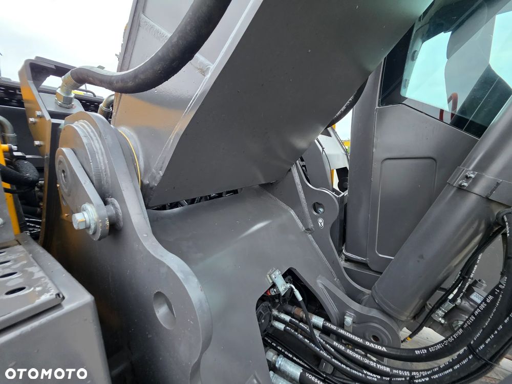 Volvo EC 300 EL, 2022 ROK, 3600 MTH, PODNOSZONA KABINA - 27