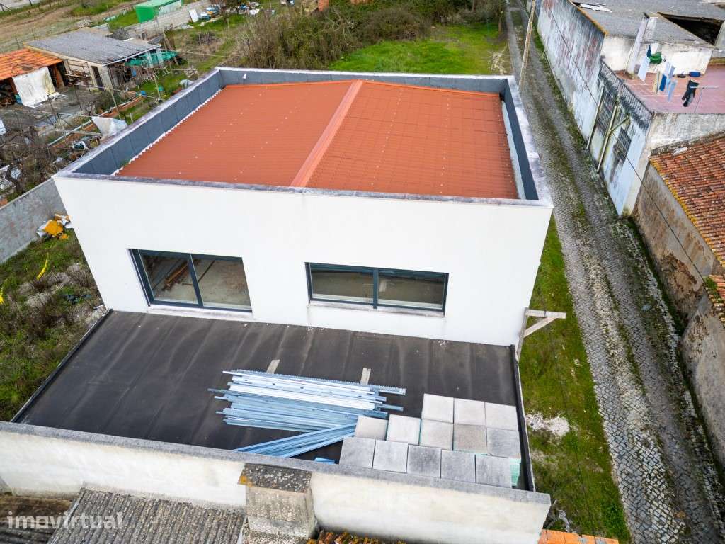 Moradia moderna em fase de construção entre Maiorga e Coz-Alcobaça - Grande imagem: 3/43