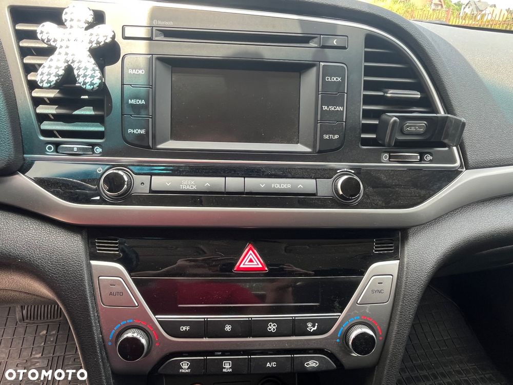 Hyundai Elantra 1.6 Style - 11