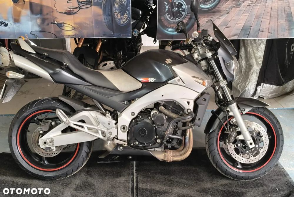 Suzuki GSR - 2