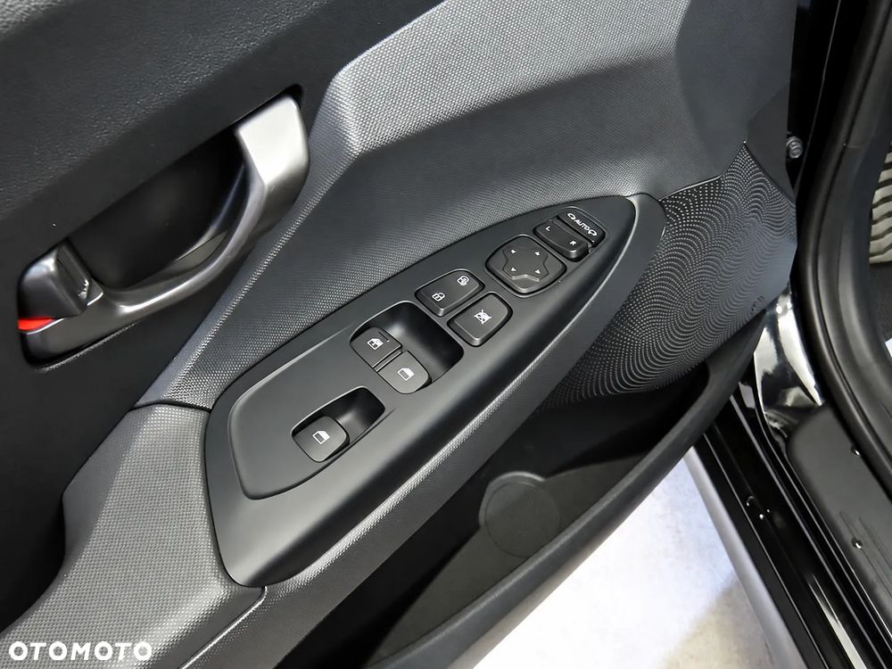 Hyundai Veloster - 13