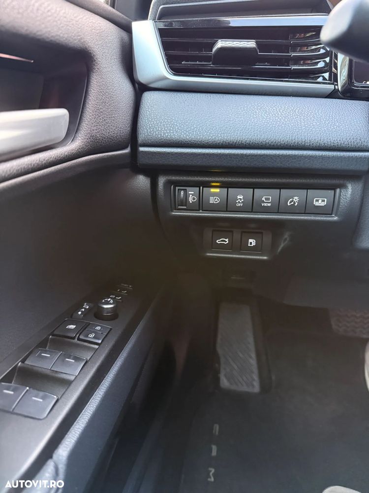 Toyota Camry 2.5 HEV Luxury - 16