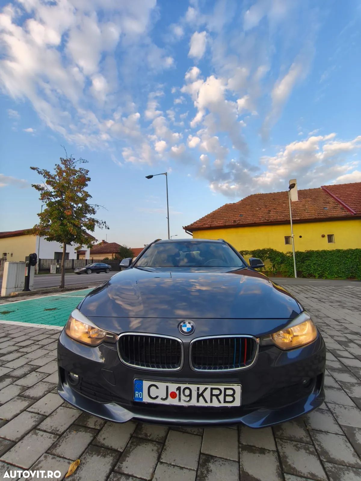 BMW Seria 3 318d Touring - 1