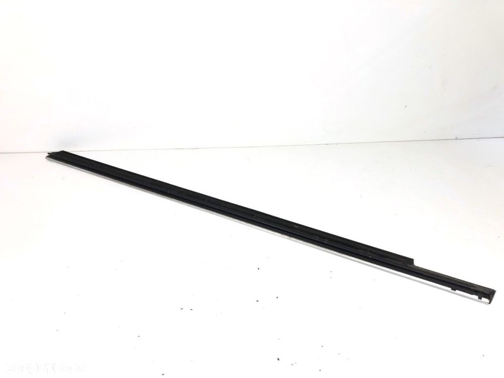 LISTWA ZGARNIAJĄCA PRZÓD PRAWY  MERCEDES-BENZ KLASA GLK (X204) 2008 - 2015 220 CDI 4-matic - 3