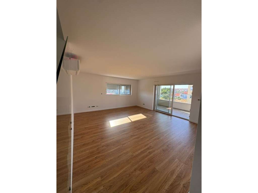 T3 duplex, com terraço, para arrendamento no Montijo - Grande imagem: 2/29