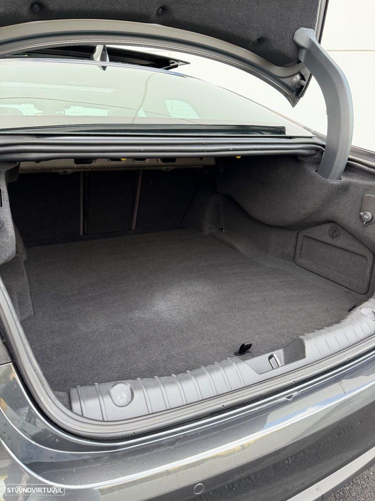 Jaguar XF 3.0 TDV6 R-Sport - 12