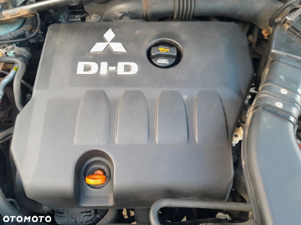 Mitsubishi Outlander 2.0 DI-D 4WD Inform - 27