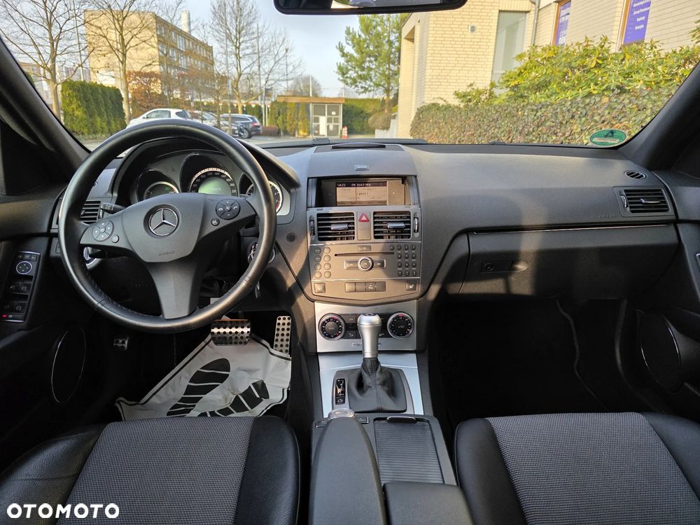 Mercedes-Benz Klasa C 200 CGI Automatik BlueEFFICIENCY Avantgarde - 11