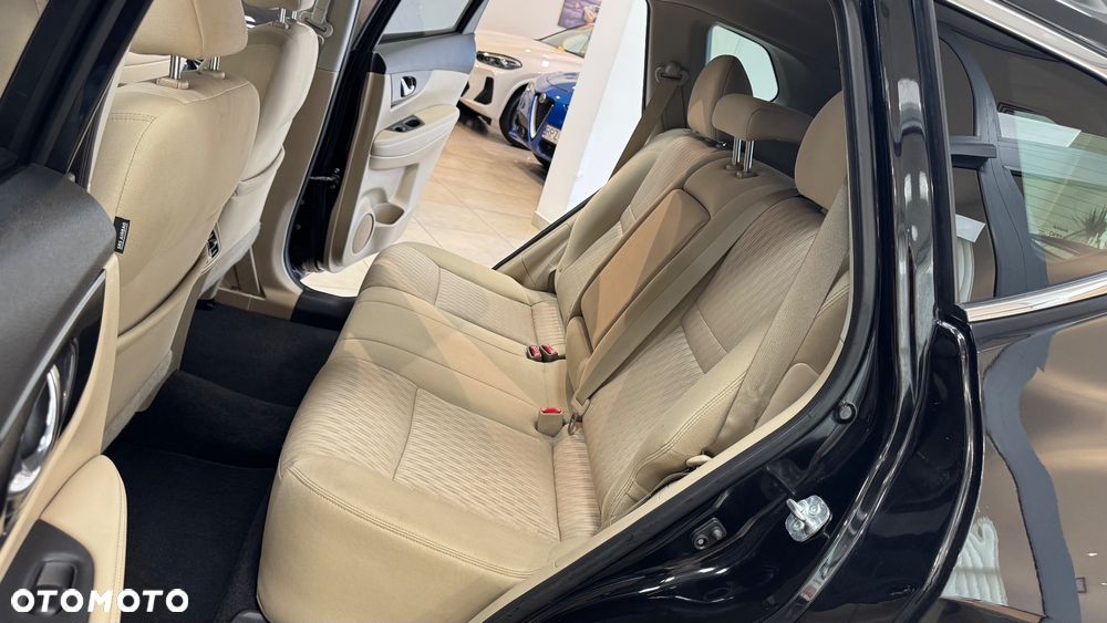 Nissan Rogue - 30