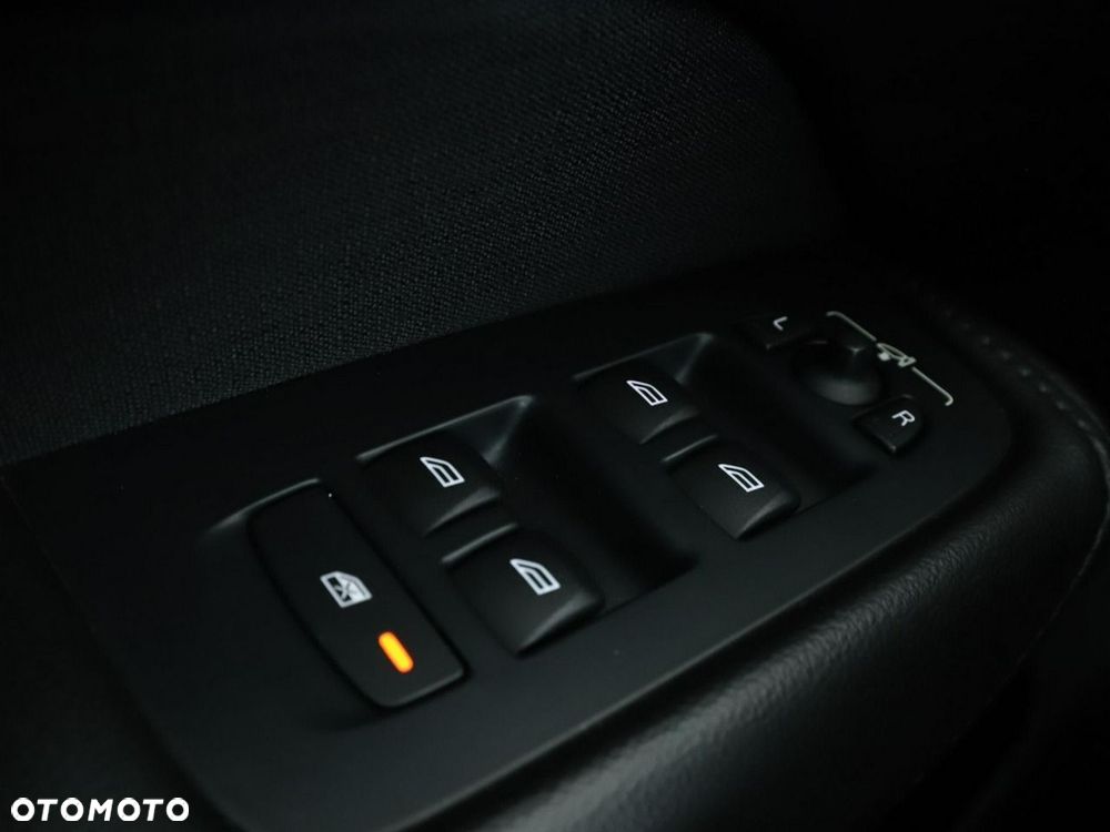 Volvo XC 60 D4 Momentum - 33