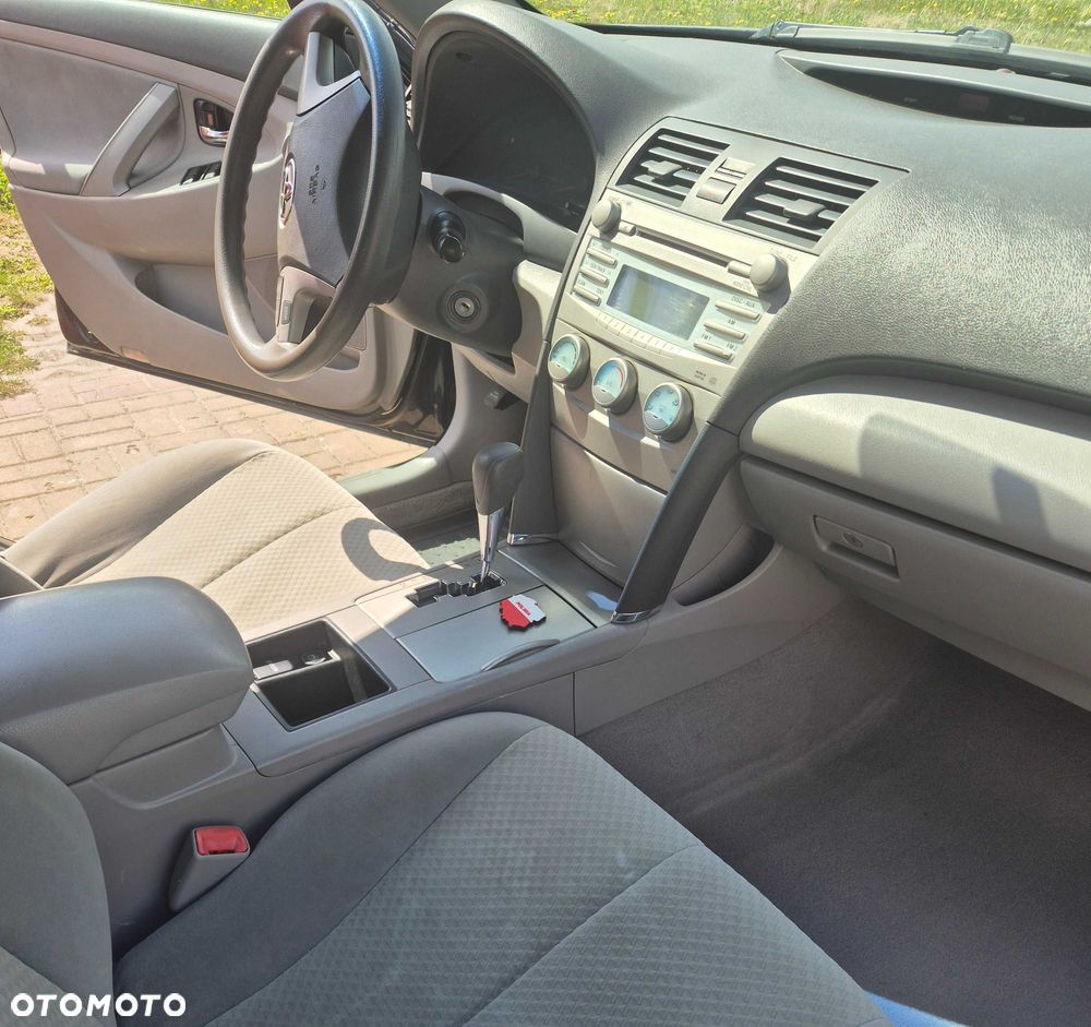 Toyota Camry - 6