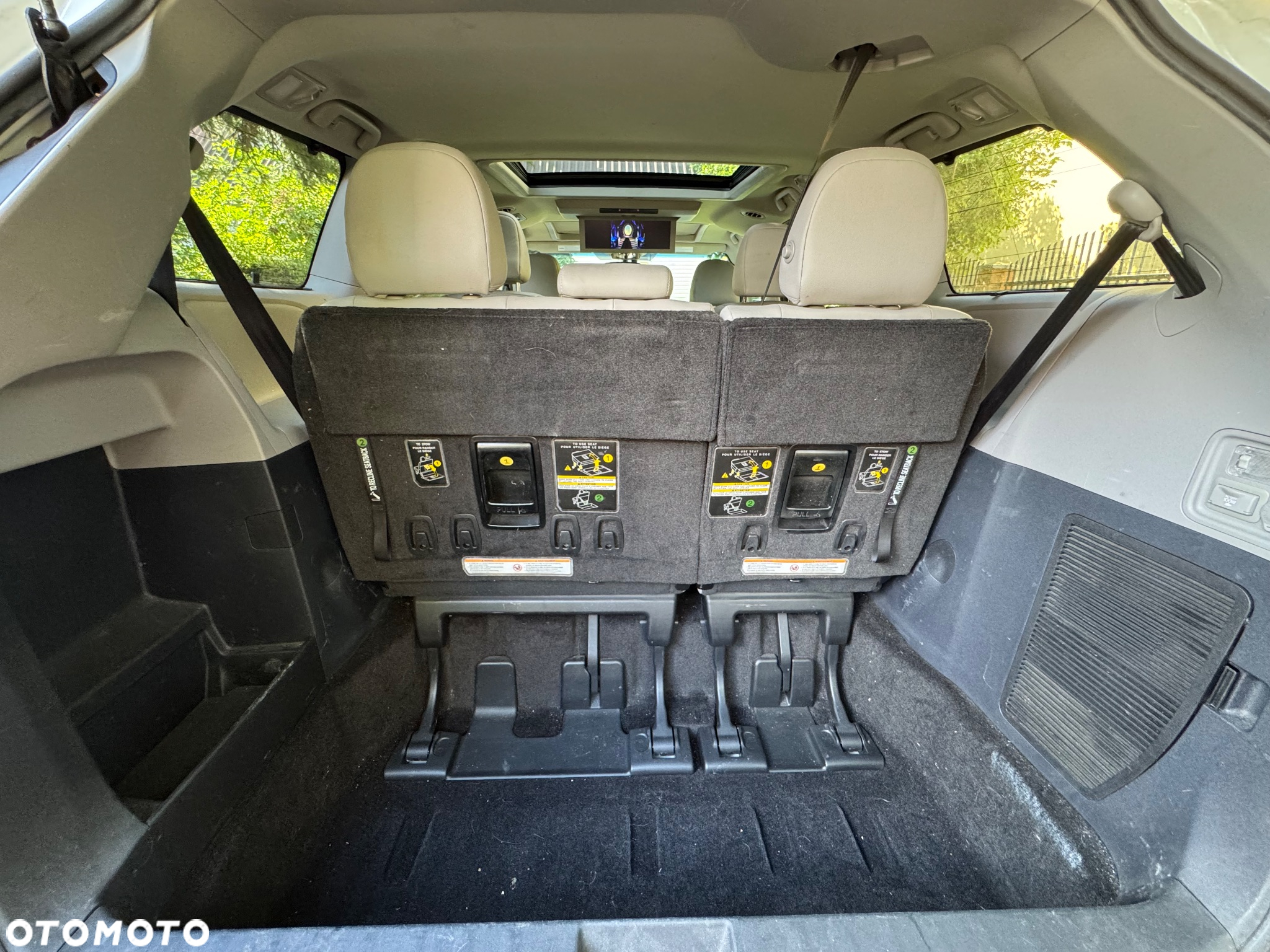 Toyota Sienna - 12