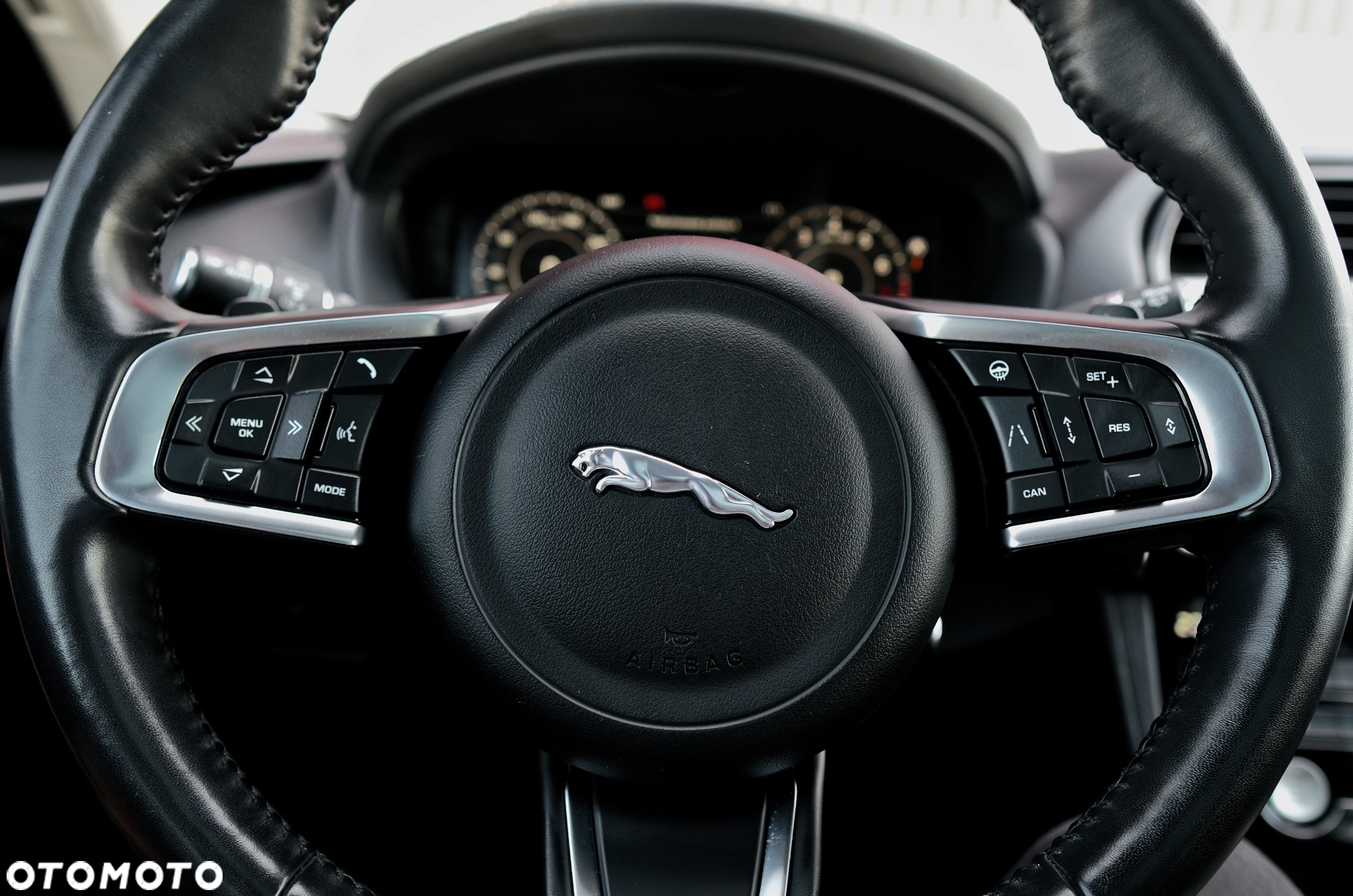 Jaguar F-Pace 30t AWD Portfolio - 13