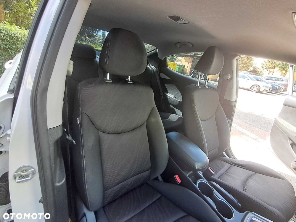 Hyundai Elantra - 4