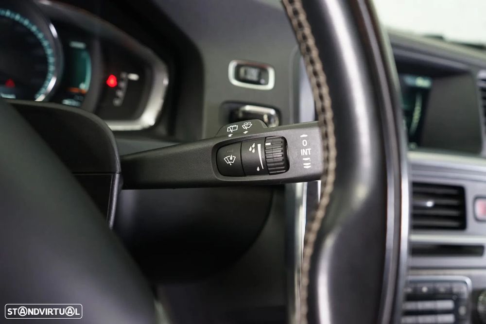 Volvo V60 2.4 D6 Momentum AWD Phev - 25
