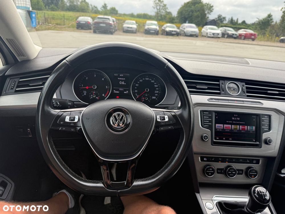 Volkswagen Passat 2.0 TDI BMT Trendline - 22