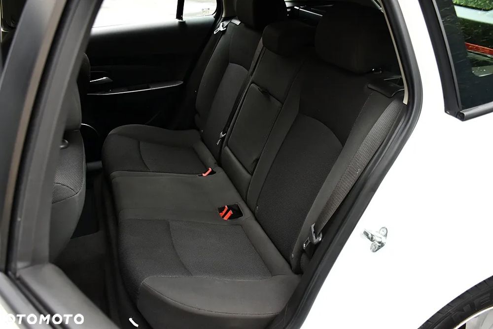 Chevrolet Cruze Station Wagon 1.6 LS+ - 24