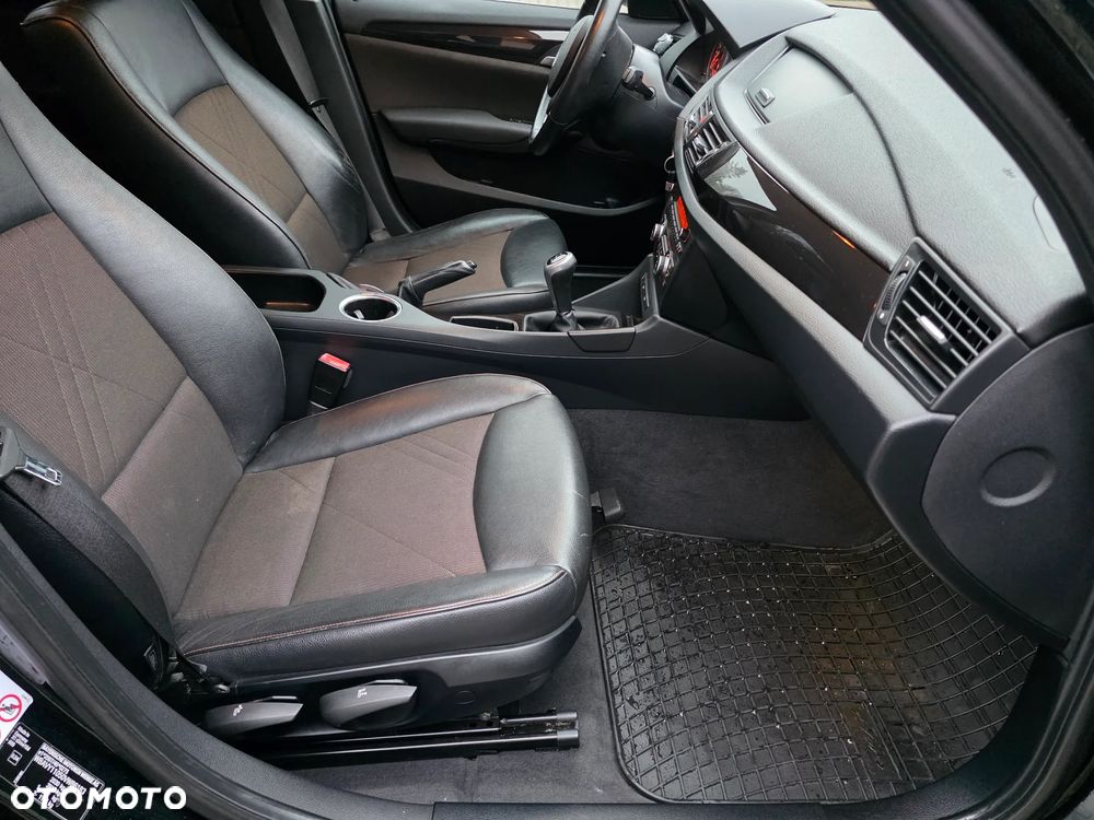 BMW X1 sDrive16d xLine - 24