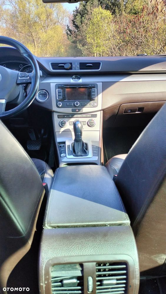 Volkswagen Passat - 14