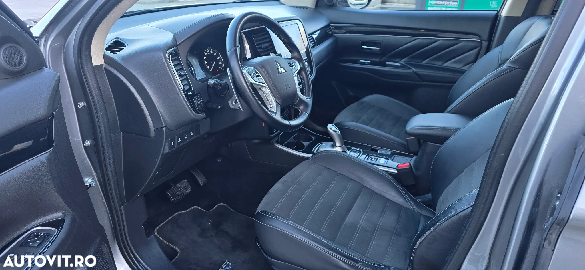 Mitsubishi Outlander 2.4 4WD Plug-In Hybrid - 6