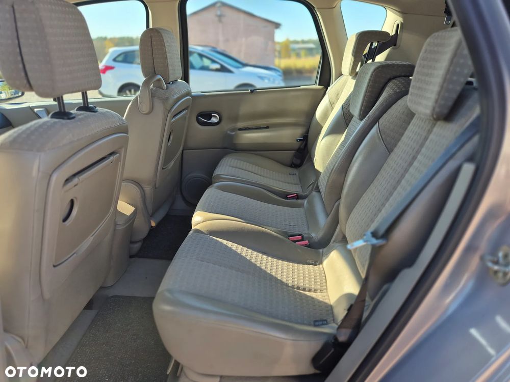 Renault Scenic - 17