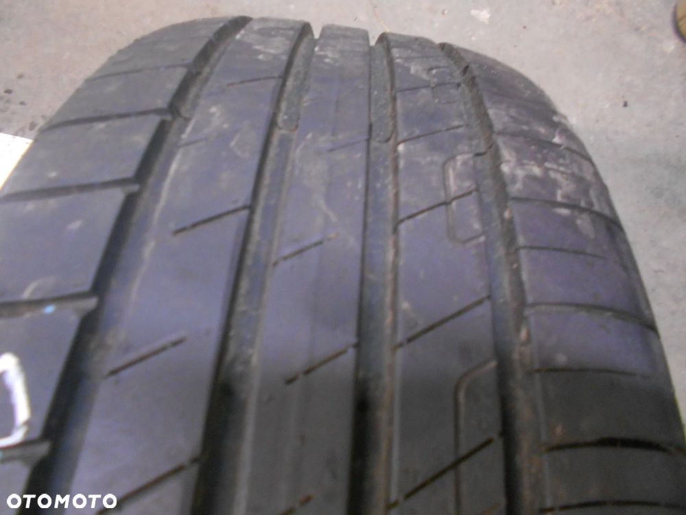 OPONA POJEDYNKA 215/60R16 GOODYEAR EFFICIENT GRIP PERFORMANCE DOT 1022 7.3MM - 2