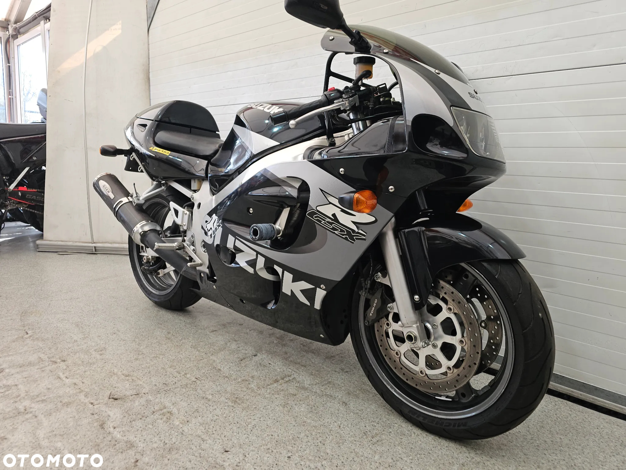 Suzuki GSX - 6
