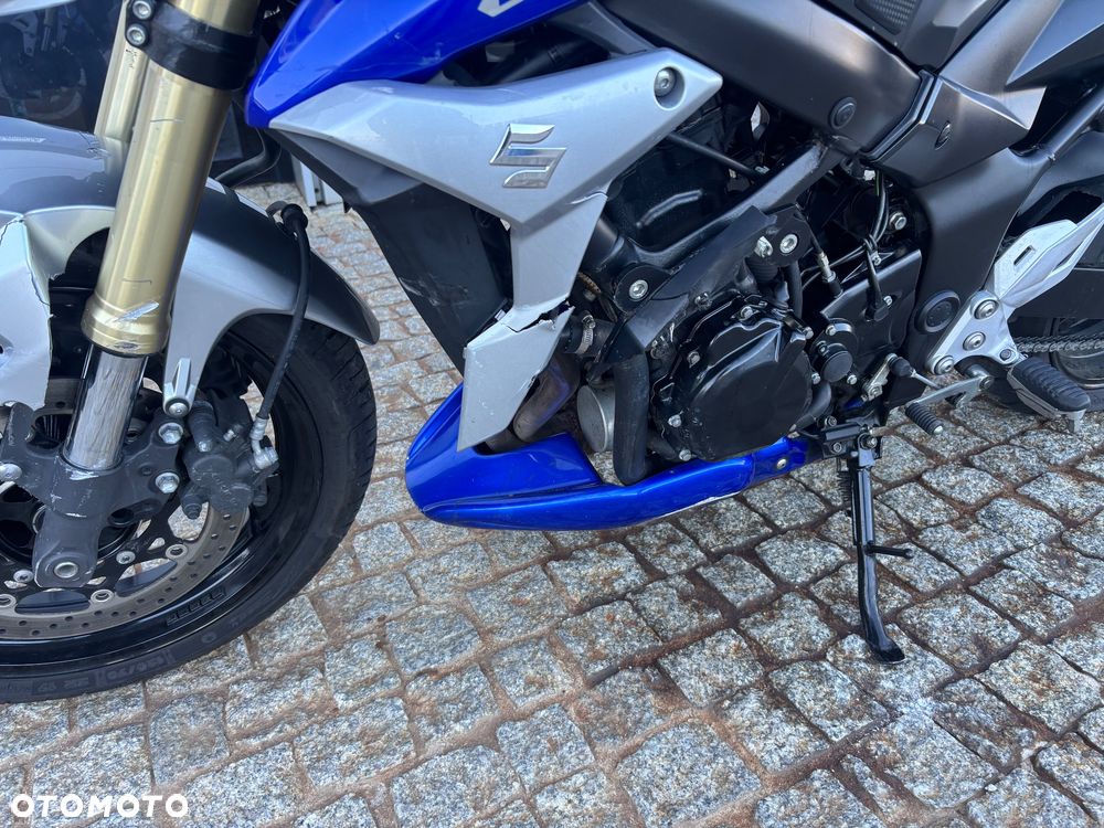 Suzuki GSR - 5