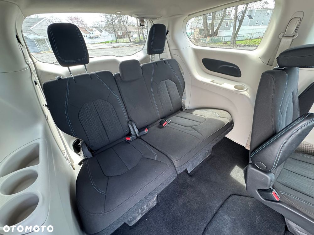 Chrysler Pacifica - 17