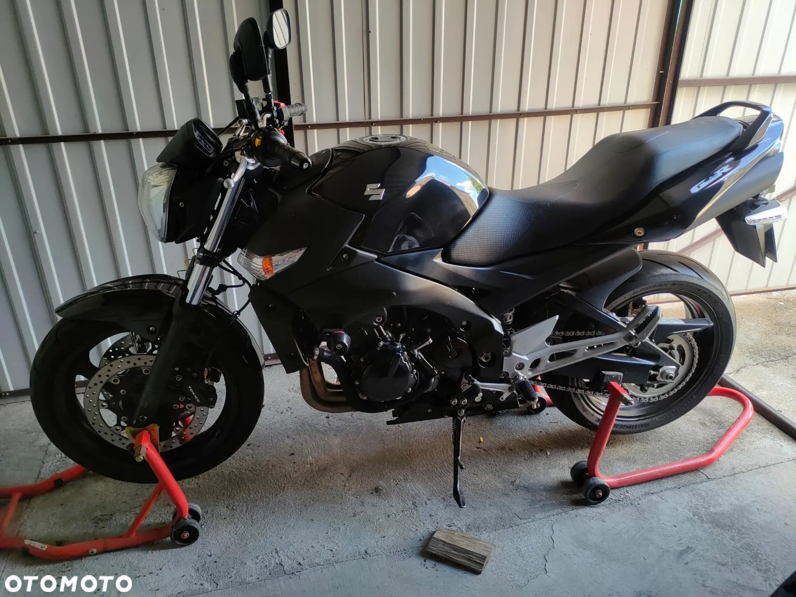 Suzuki GSR - 3