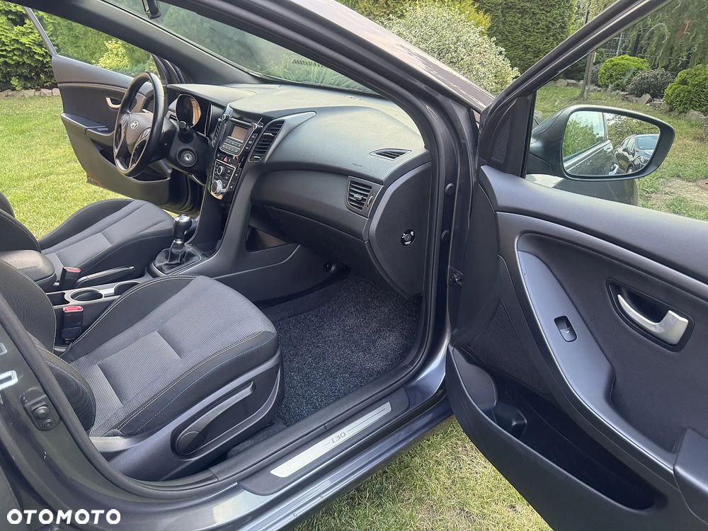 Hyundai i30 blue 1.4 Passion - 10