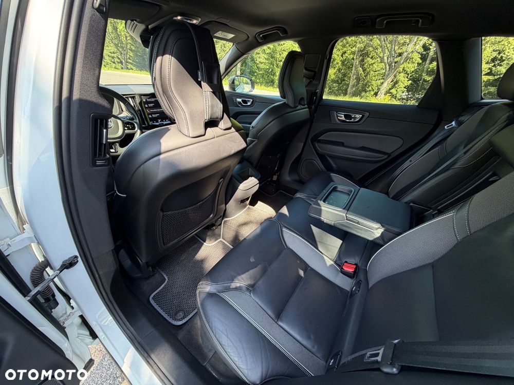 Volvo XC 60 D5 SCR AWD R-Design - 9