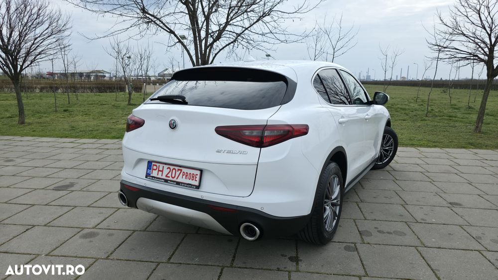 Alfa Romeo Stelvio 2.2 16V AT8 Business - 3