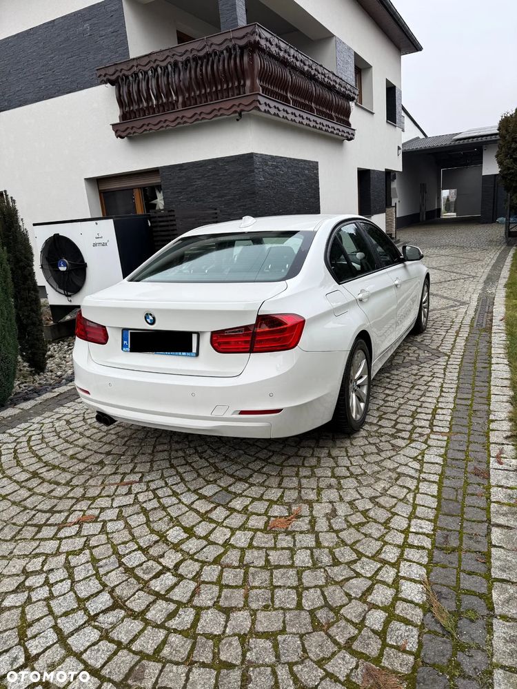 BMW Seria 3 328i - 2