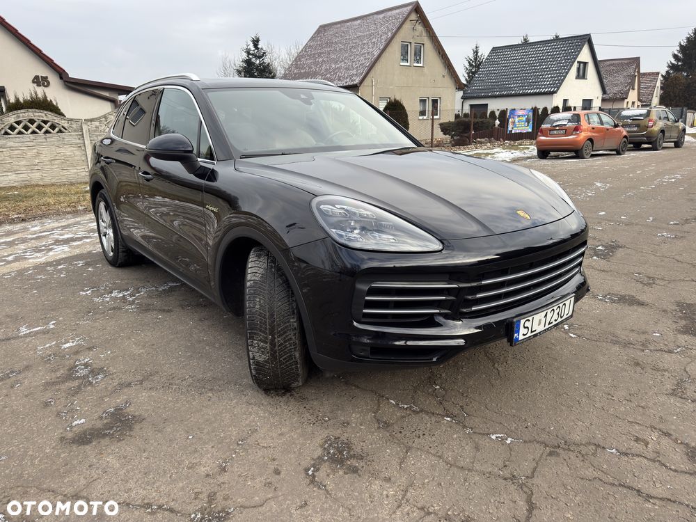 Porsche Cayenne - 1