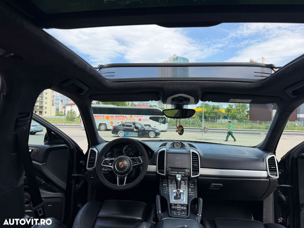Porsche Cayenne 4.8 L Turbo - 17