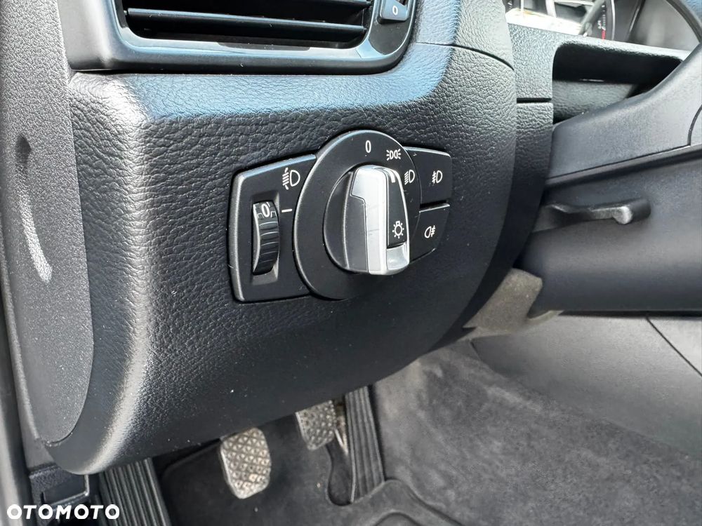 BMW X1 sDrive18d xLine - 25