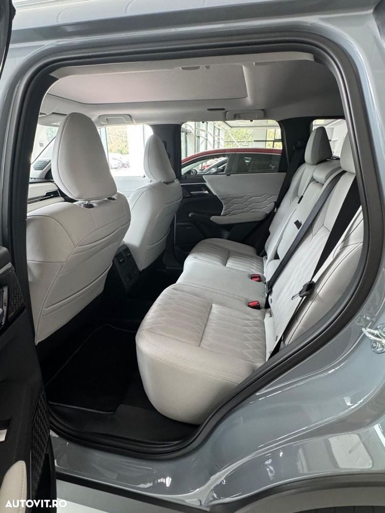 Mitsubishi Outlander - 17